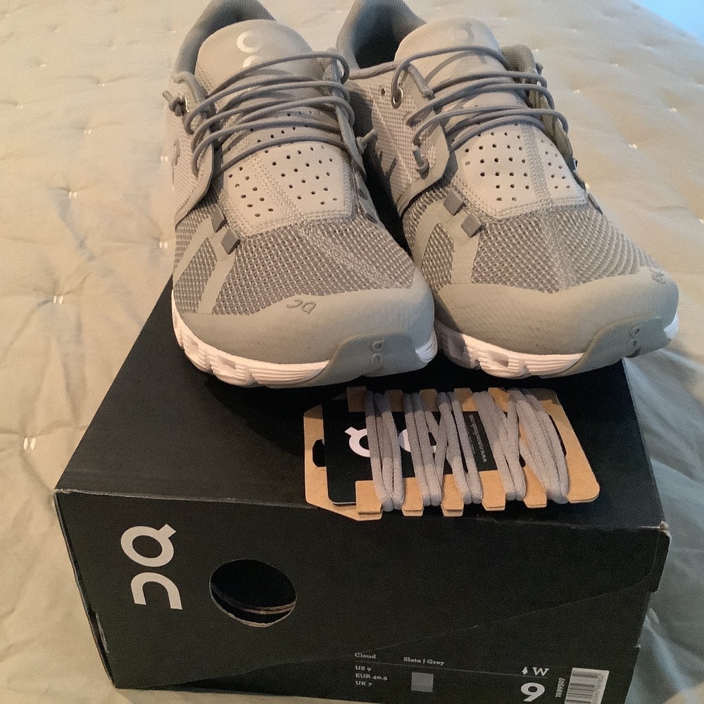 On Running Cloud Women’s Running Shoe, Grey, Size 9 (Excellent condition w/box)